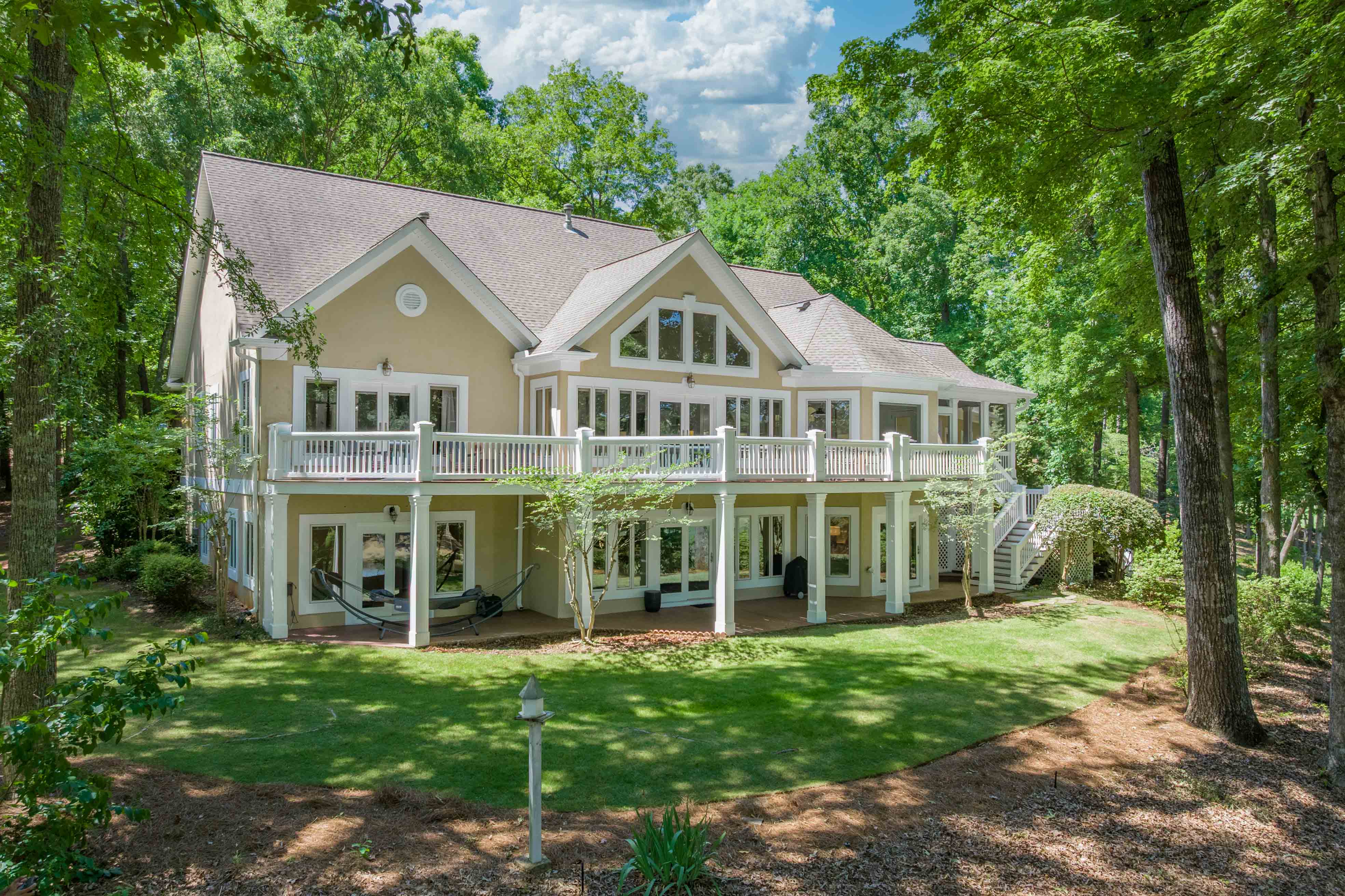 1070 Maple Ridge Way image 2